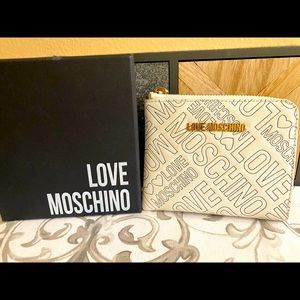 Love Moschino
Embossed Logo Wallet